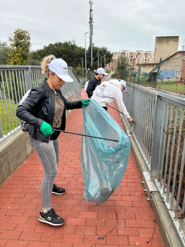 20 sacchi di rifiuti abbandonati: il bottino della raccolta promossa a Vasto da McDonald’s