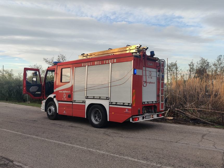 L'incendio in prossimità dei binari