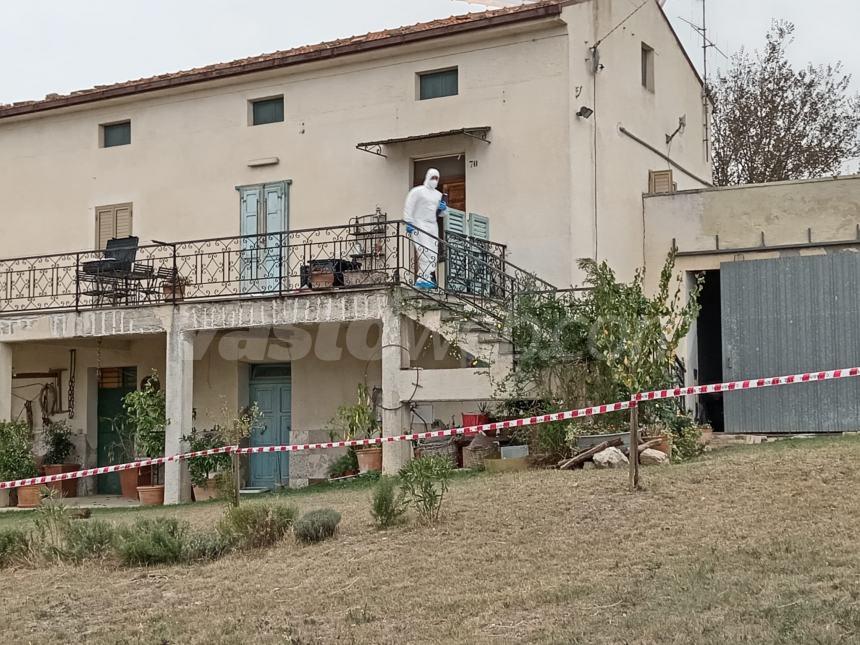 Donna inglese trovata morta in casa a Casoli, è stata accoltellata