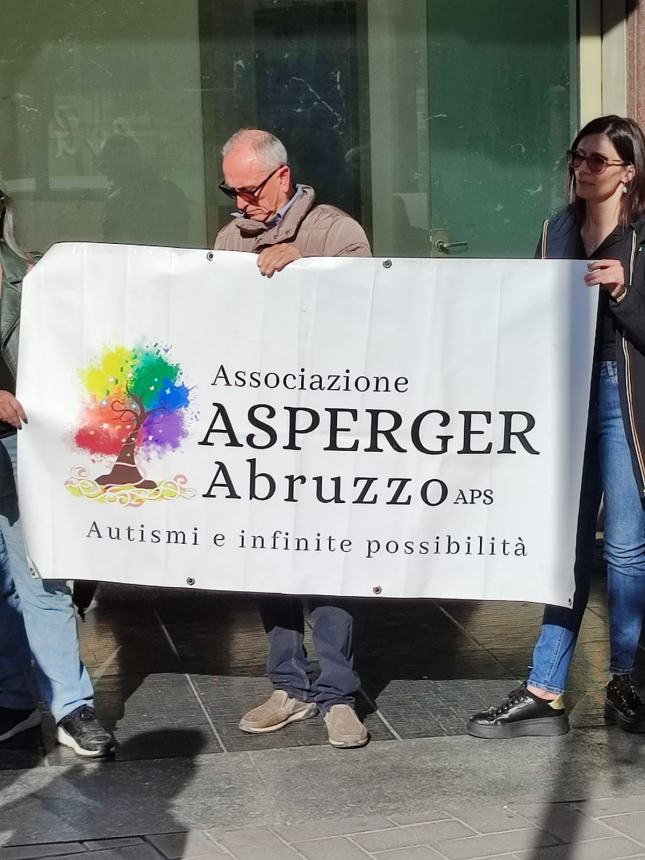 Neuropsichiatria, carenza spazi e personale: Asperger manifesta a Pescara