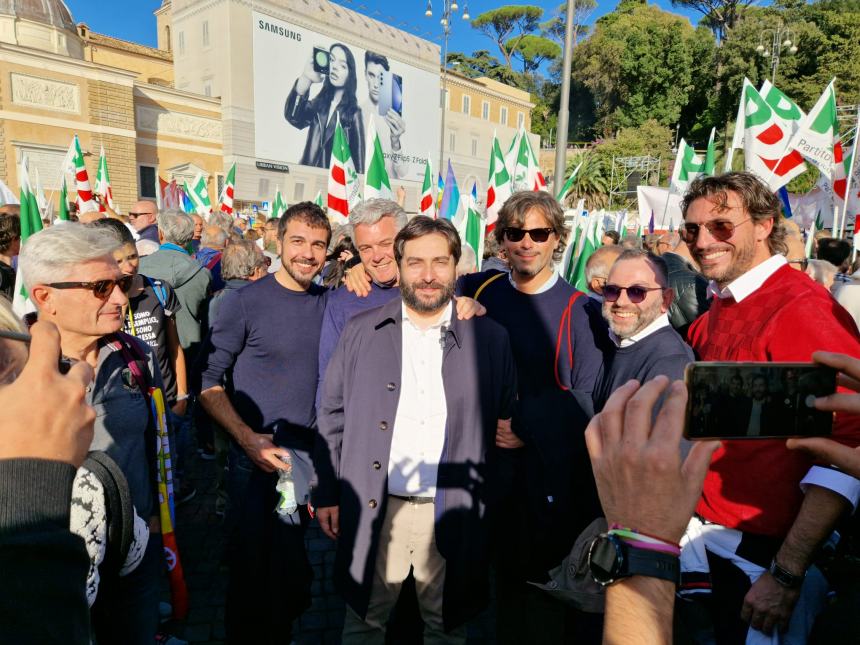 "Oltre 500 abruzzesi alla manifestazione del Pd a Roma, in tanti dal Vastese"