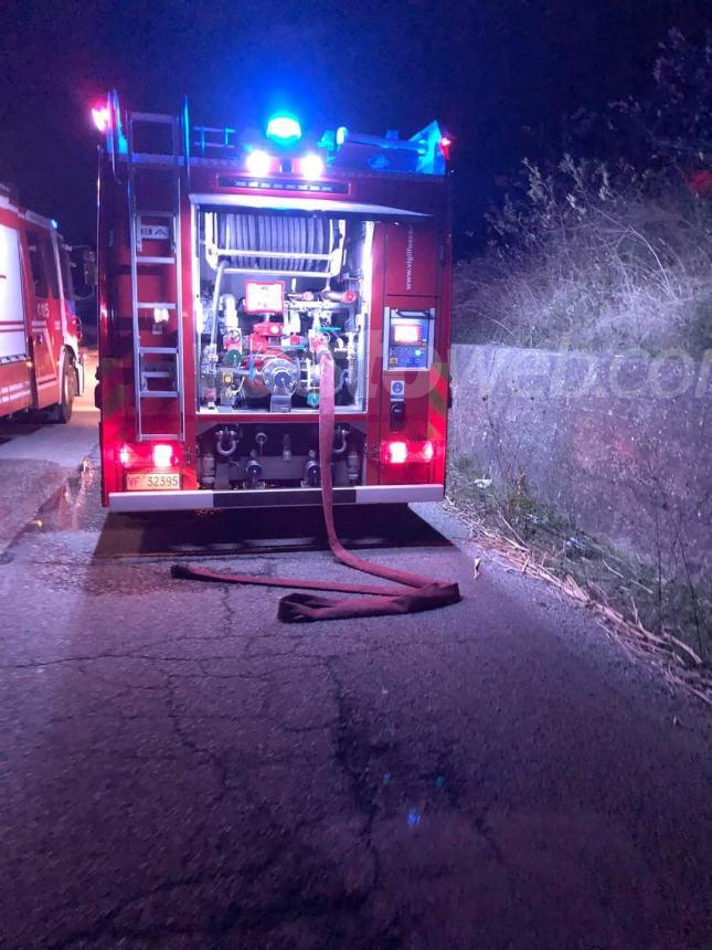 Nuovo incendio lungo la linea ferroviaria tra Vasto e San Salvo, circolazione in tilt