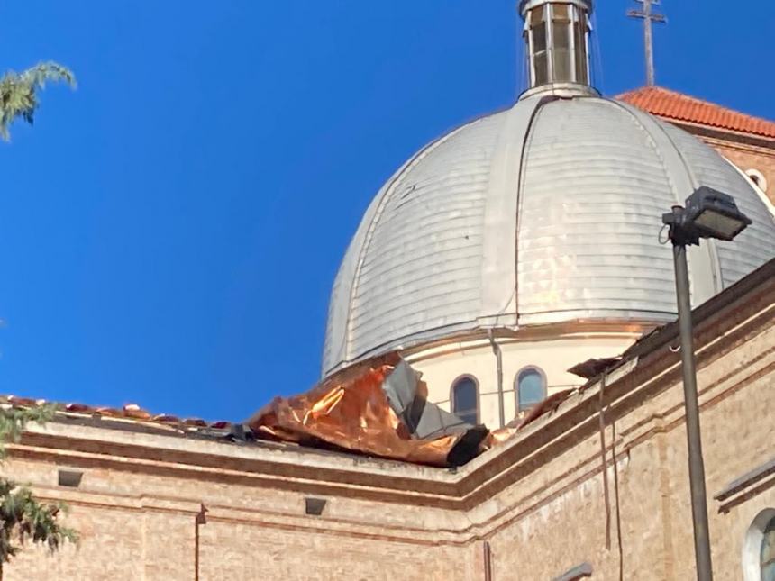 Il vento ha scoperchiato il tetto della Basilicata dei Miracoli di Casalbordino