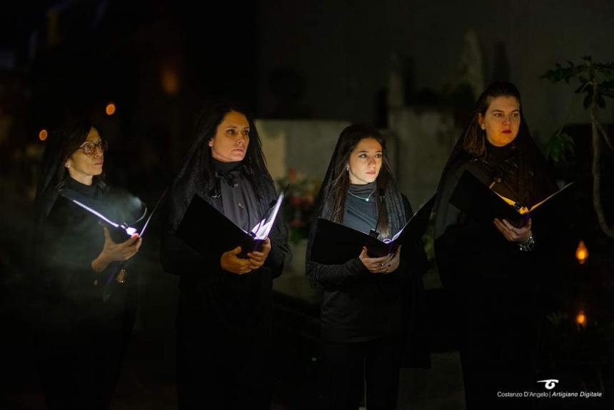 Voci in preghiera al cimitero di Vasto: "L'angoscia non deve toglierci la speranza"