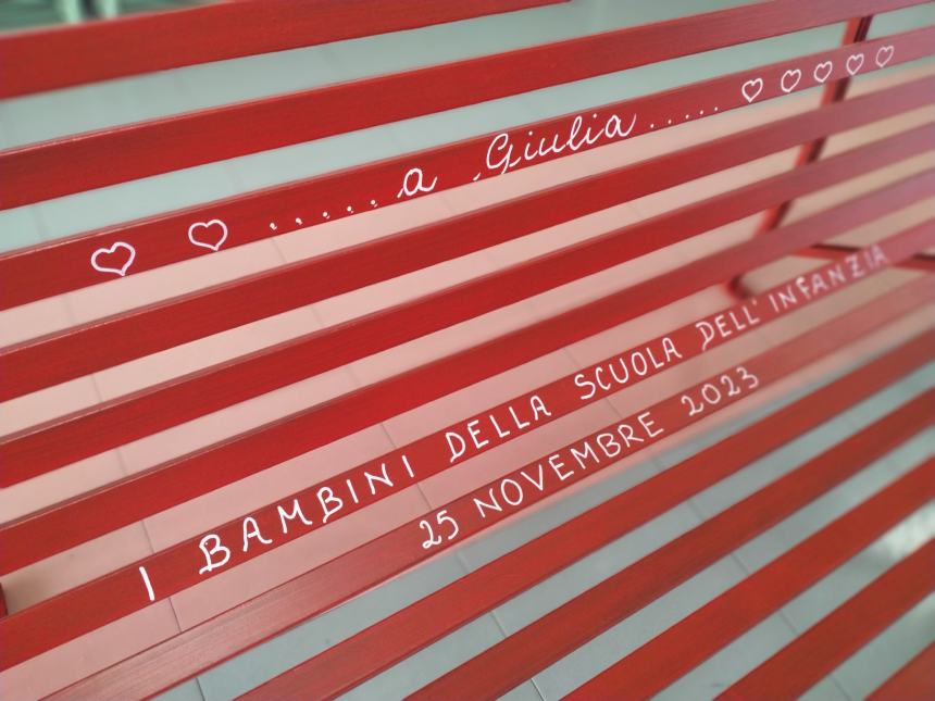 Scuola dell'infanzia di Scerni, dedicata una panchina rossa a Giulia Cecchetin