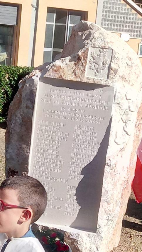  A San Buono posizionata una roccia della Maiella scolpita per ricordare i propri caduti