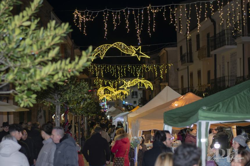 In tanti ai mercatini di Natale a Gissi: "Edizione ricca di spettacoli e divertimento" 