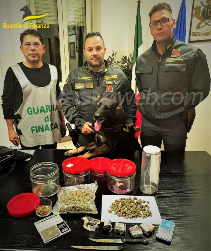 Sorpresi in auto con hashish e marijuana: 2 arresti