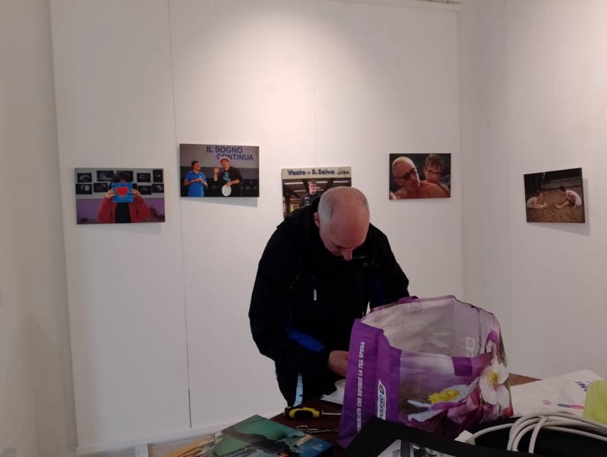 Disabilità: la mostra Anffas con le foto di Costanzo D'Angelo e manufatti dei ragazzi
