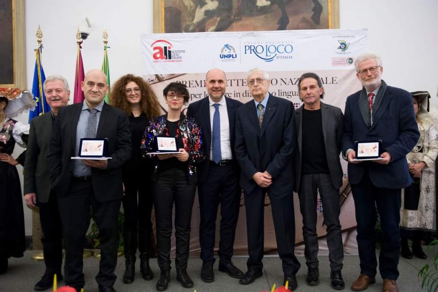 La cantautrice Lara Molino premiata a Roma con il premio nazionale “Salva la tua lingua”