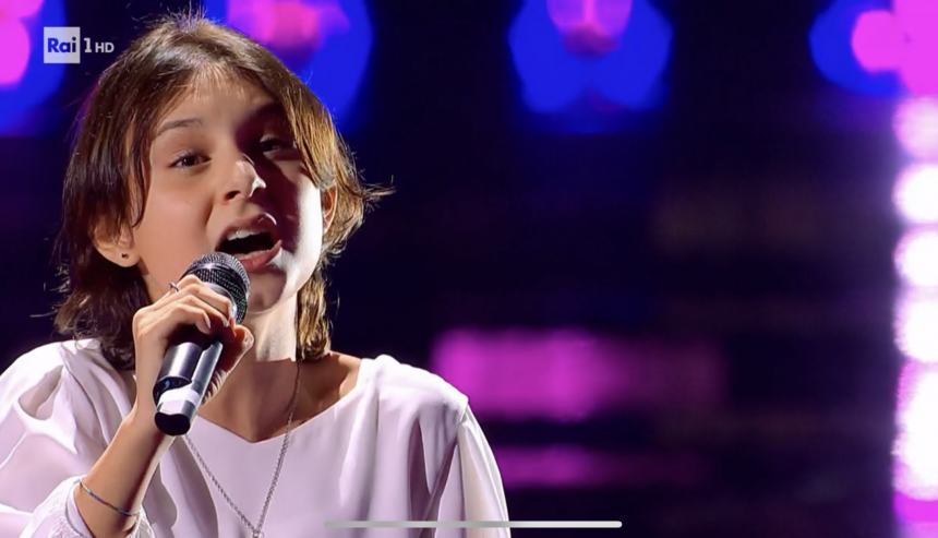 La vastese Emma si esibisce a The Voice Kids su Rai 1: “Hai fatto venire i brividi”