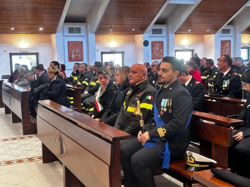 A San Paolo messa in onore di Santa Barbara, protettrice di Vigili del fuoco e marinai