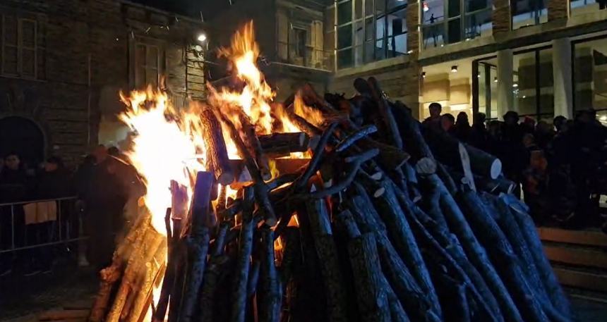 A San Salvo appuntamento con la tradizione: il "Fuoco di San Tommaso" illumina la città