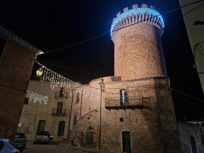 Si accendono le luci nel "Borgo degli Angioini"