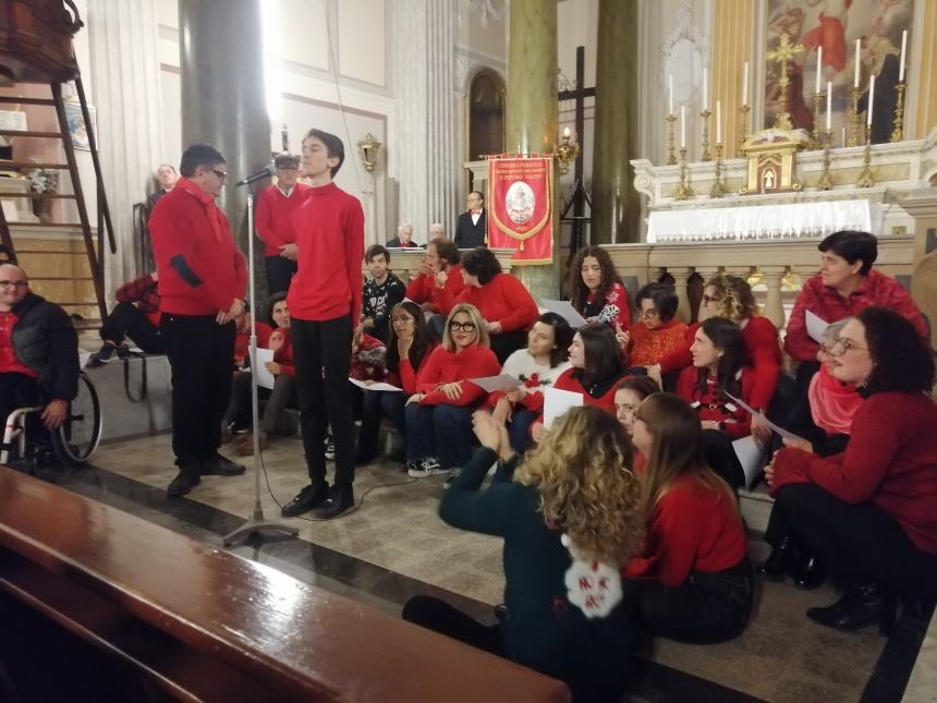 Emozioni a Santa Filomena con l'esibizione del coro Anffas e I cantori della Torre