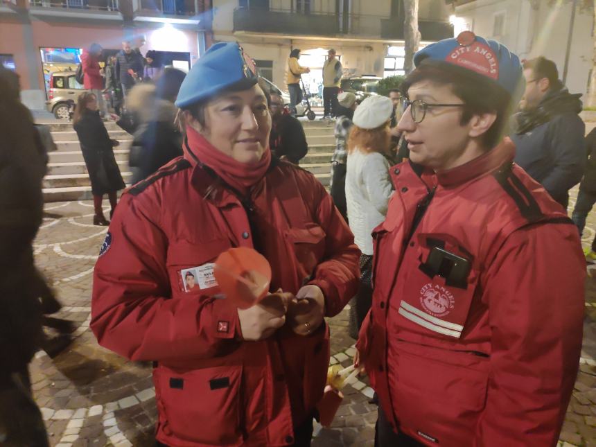 Fiaccolata solidale per dare luci agli invisibili: a un mese dalla tragedia di Pozzo Dolce