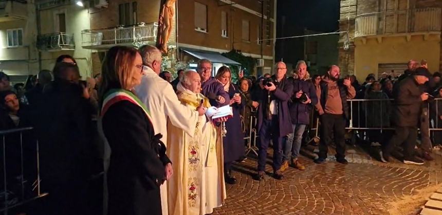 A San Salvo appuntamento con la tradizione: il "Fuoco di San Tommaso" illumina la città