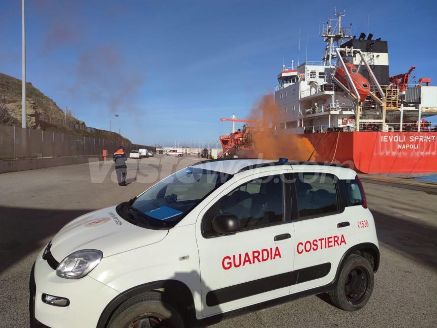 Esplosione con incendio e feriti al Porto di Vasto, ma è una esercitazione