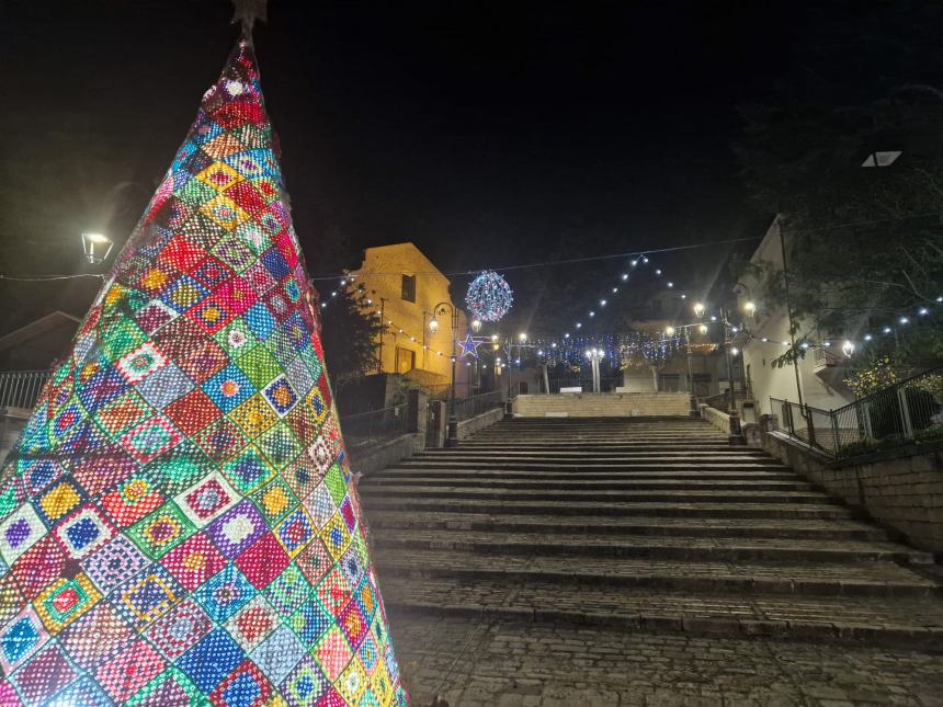 Si accendono le luci nel "Borgo degli Angioini"