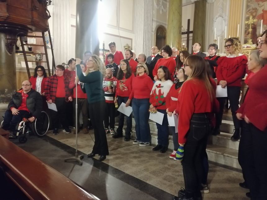 Emozioni a Santa Filomena con l'esibizione del coro Anffas e I cantori della Torre