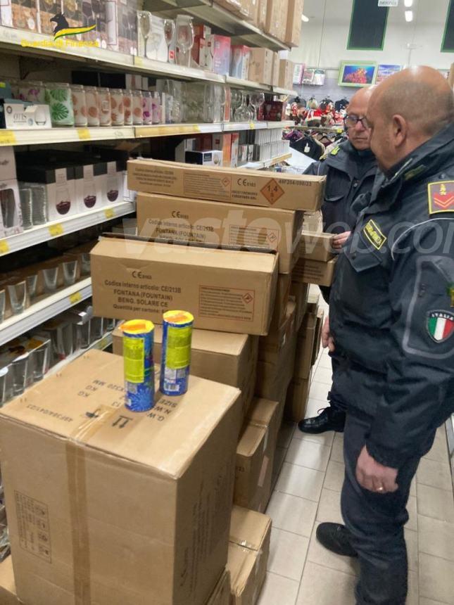 Sequestrati 8,5 quintali di botti di fine anno, denunciato un 35enne