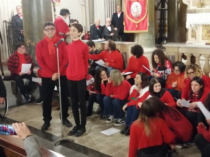 Emozioni a Santa Filomena con l'esibizione del coro Anffas e I cantori della Torre