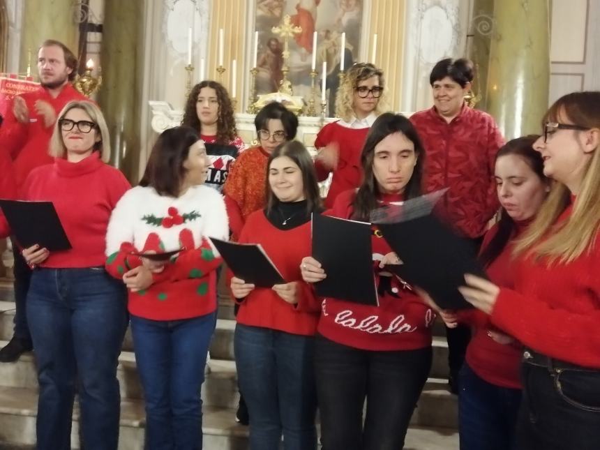 Emozioni a Santa Filomena con l'esibizione del coro Anffas e I cantori della Torre