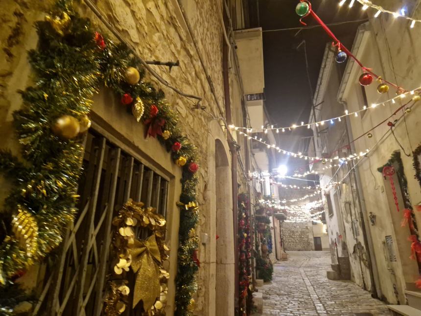 Si accendono le luci nel "Borgo degli Angioini"