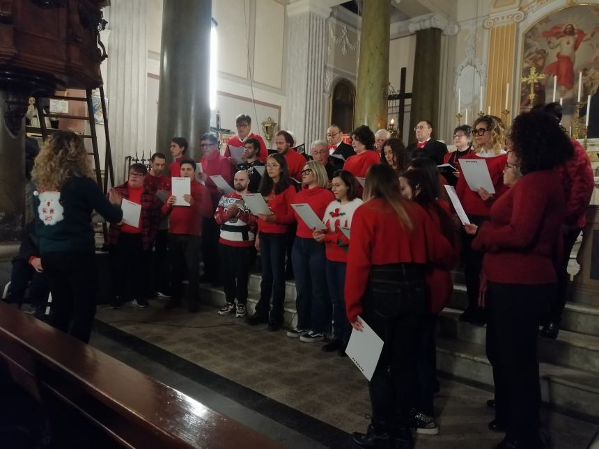 Emozioni a Santa Filomena con l'esibizione del coro Anffas e I cantori della Torre