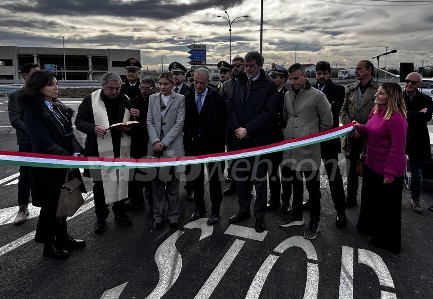 Inaugurata la rotatoria della zona industriale di Vasto: "La prima opera Zes d'Italia"