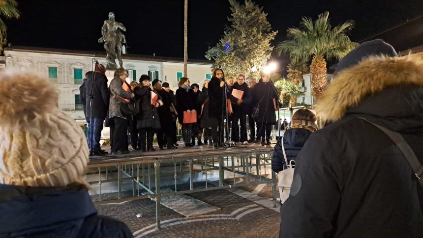 In piazza Monumento i canti della Corale città di Termoli