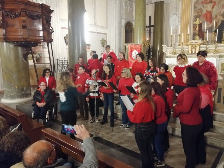 Emozioni a Santa Filomena con l'esibizione del coro Anffas e I cantori della Torre