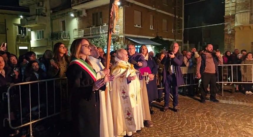 A San Salvo appuntamento con la tradizione: il "Fuoco di San Tommaso" illumina la città