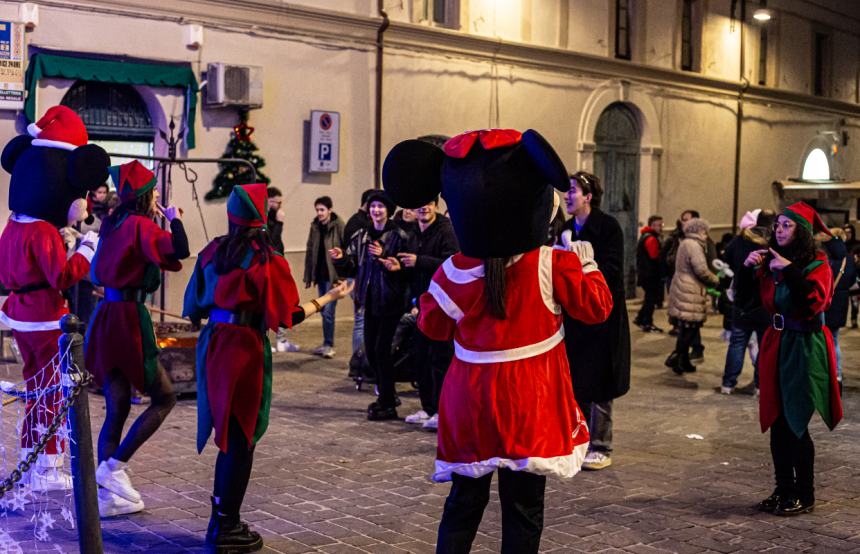 In tanti a Scerni per il villaggio di babbo Natale