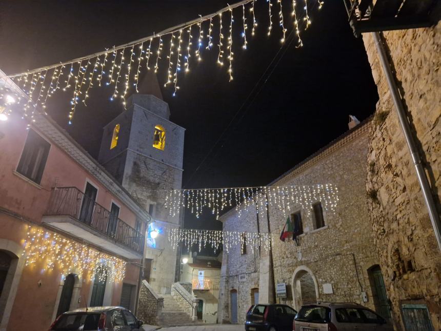 Si accendono le luci nel "Borgo degli Angioini"