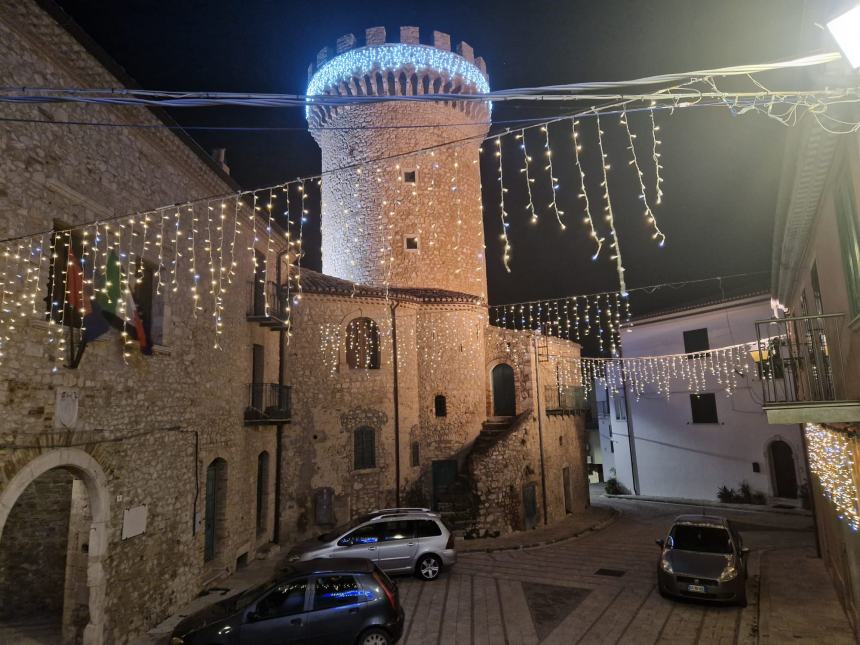 Si accendono le luci nel "Borgo degli Angioini"