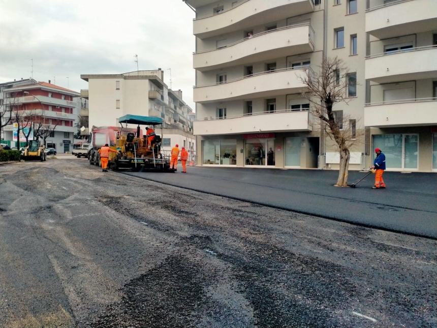 Rifacimento manto stradale: ultimato il parcheggio in via Alessandrini