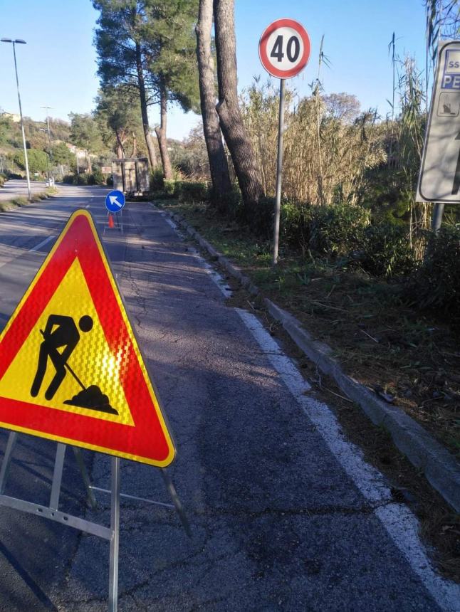 Sfalcio dell'erba in via Mario Molino e viadotto San Nicola