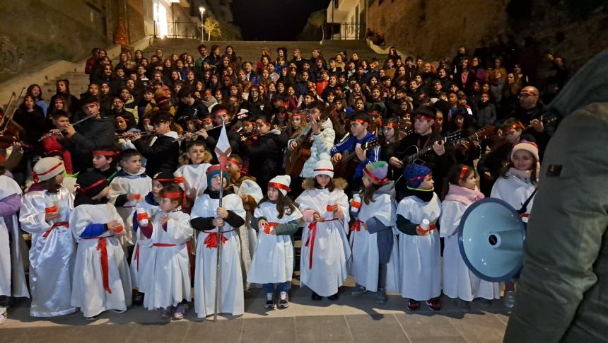 Impazza la tradizione del San Sebastiano, il canto coinvolge adulti e ragazzi