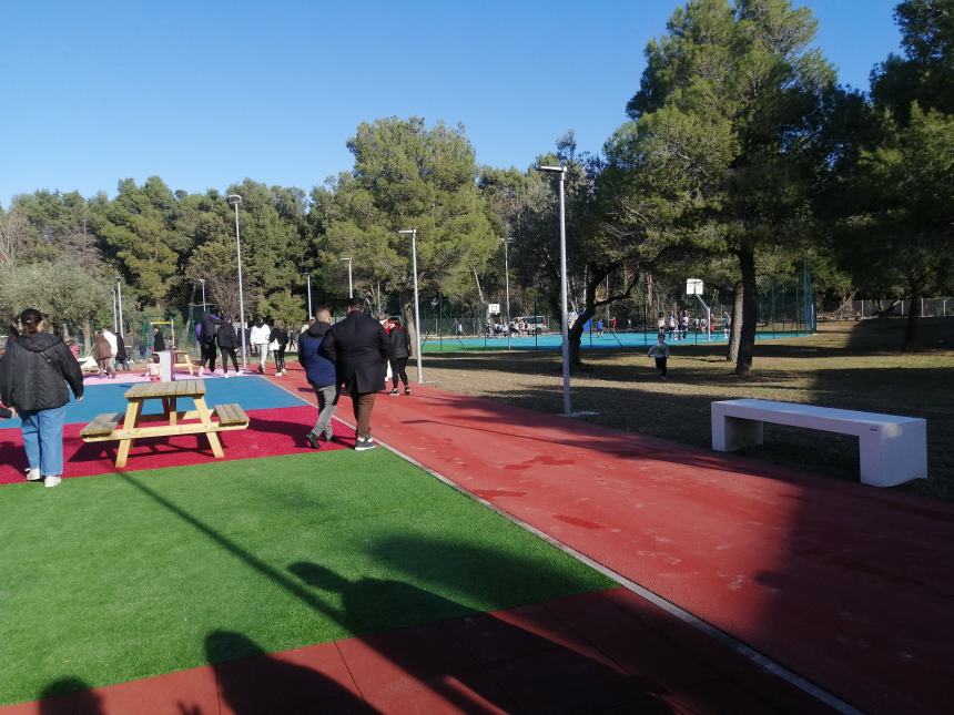 Inaugurato il parco dedicato a Emiliana Colitto: "Il suo nome sussurrato fra queste panchine" 