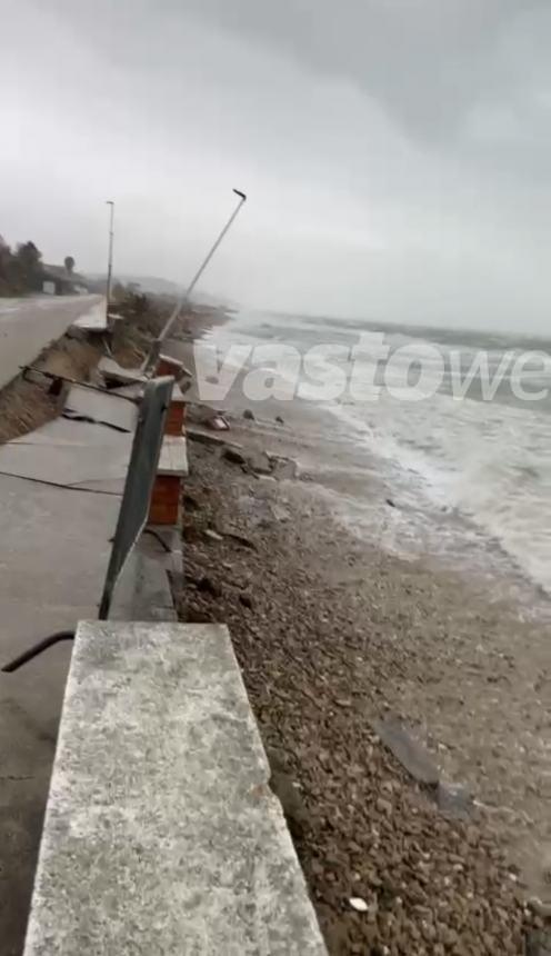 Pioggia e mareggiate, nuovo crollo sul lungomare nord di Casalbordino