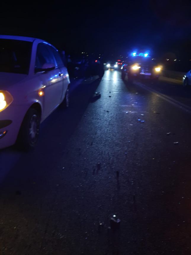 Incidente sulla statale 16 con almeno 3 veicoli coinvolti e feriti