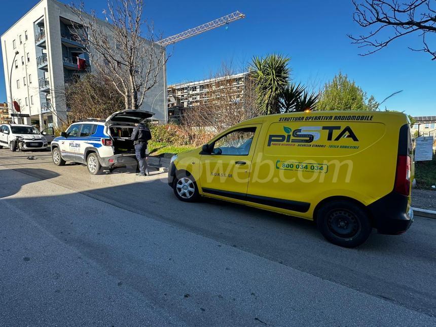 Scontro tra due auto a Vasto all’incrocio con via De Gasperi