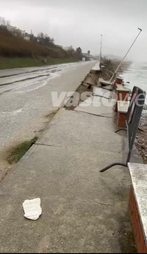 Pioggia e mareggiate, nuovo crollo sul lungomare nord di Casalbordino