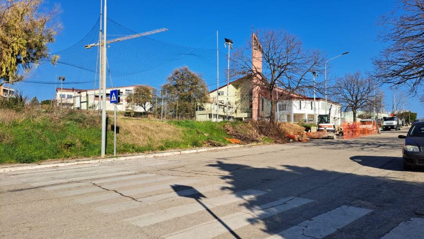 Lavori in corso nella zona della chiesa di San Pietro