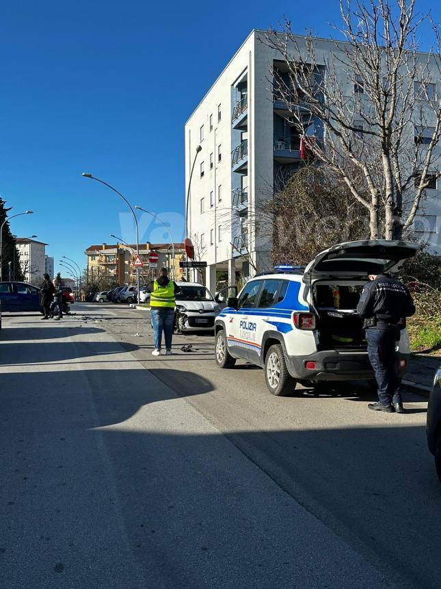 Scontro tra due auto a Vasto all’incrocio con via De Gasperi