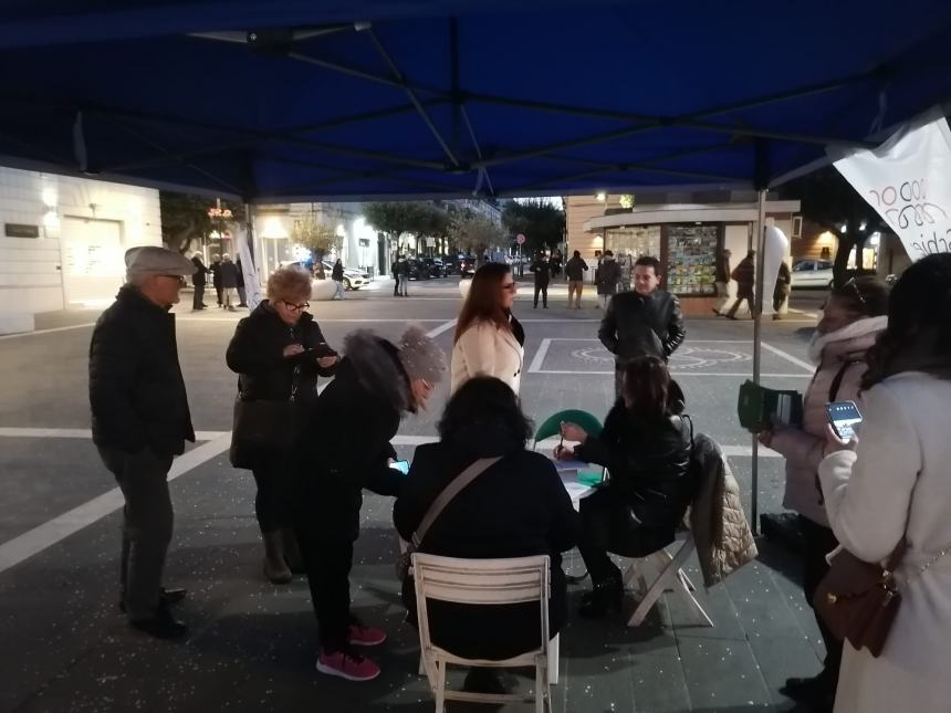 Associazione Schierarsi in piazza Monumento