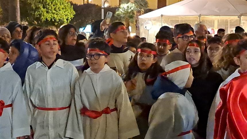 Impazza la tradizione del San Sebastiano, il canto coinvolge adulti e ragazzi