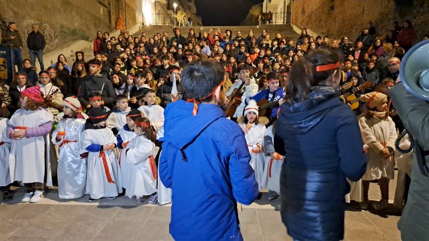 Impazza la tradizione del San Sebastiano, il canto coinvolge adulti e ragazzi