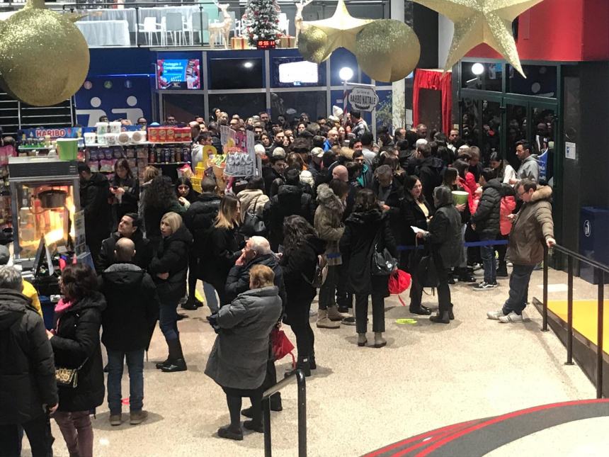 In tantissimi al cinema di Vasto per i saluti di Pio e Amedeo 